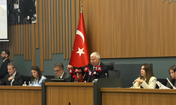 Tugay’ın rozeti ertelenen İzmir Meclisi’nin gündeminde! Muhalefetten tepki, AK Parti’den savunma geldi