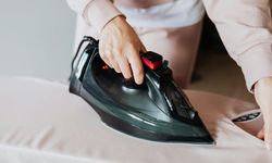 Ütü yapmaya zaman ayıramayanlar dikkat! Kırışmayan kumaşları anlamanın pratik yolu meğer burada gizliymiş