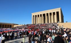 Binlerce Egeli tek yürek oldu! LÖSEV ailesi Anıtkabir'de buluştu