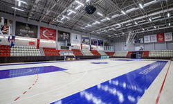 Celal Atik Spor Salonu’nda büyük değişim! Zemin FIBA standartlarına taşındı
