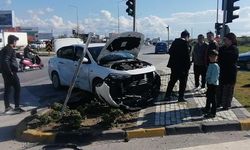 Kırmızı ışık ihlali yapan sürücü, otomobile yandan çarptı: 3 yaralı