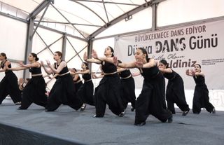 Dünya Dans Günü’nde farklı kültürler Büyükçekmece’de buluştu