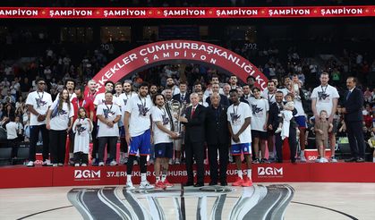 Cumhurbaşkanı Erdoğan Anadolu Efes’e şampiyonluk kupasını taktim etti