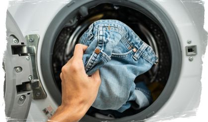 Kot pantolonları doğru yıkama yöntemi buymuş! Ne deterjan izi ne renk solması sorunu olmayacak