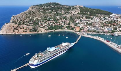 Alanya'ya tek seferde 1749 turist taşıdı! Marella Discovery sabah saatlerinde demirledi