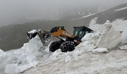 Haziranda 5 metrelik karla mücadele! Artvin'de yayla yolları hala kapalı: 15 yıldır böylesi görülmedi