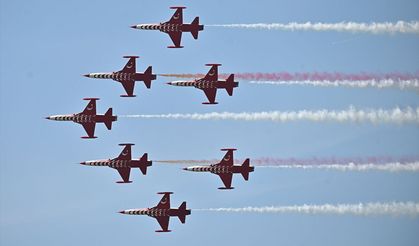 Türk Yıldızları Belçika semalarında 45 dakikalık gösteri! Binlerce kişi nefesini tuttu