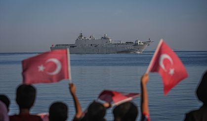 TEKNOFEST Mavi Vatan öncesi Türk Donanması körfezde! Vatandaşlar kıyıya akın etti
