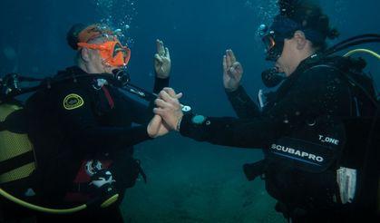 Dalışta yaş sınırı 12'ye indi! Karaburun'da aileler çocuklarıyla birlikte su altında
