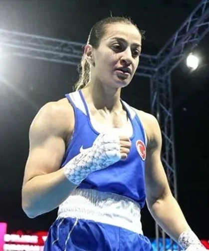 Milli boksör Buse Naz Çakıroğlu, üst üste 3. kez Avrupa şampiyonu