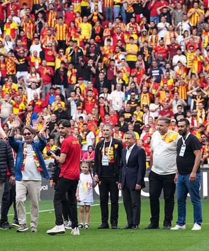 Göztepe'de eski kulüp başkanı Mehmet Sepil'e onursal başkanlık unvanı verildi