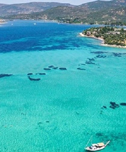 Ne Çeşme ne Bodrum! Beyaz kumları ve cam gibi deniziyle İzmir’e bu kadar yakın ve uygun fiyatlı tatil mümkünmüş
