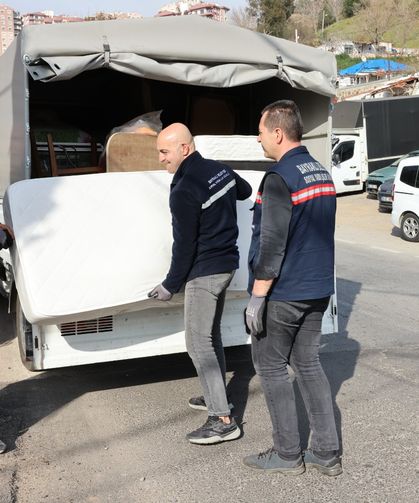 Bayraklı Belediyesi'nden yürek ısıtan yardım: Zor durumdaki aileye yeni ev ve iş desteği!