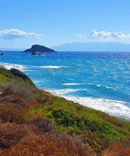 Çeşme’yi solladı: İzmir’de herkes bu plaja koşuyor! Mavi Bayraklı, ücretsiz ve tertemiz deniziyle dikkat çekiyor