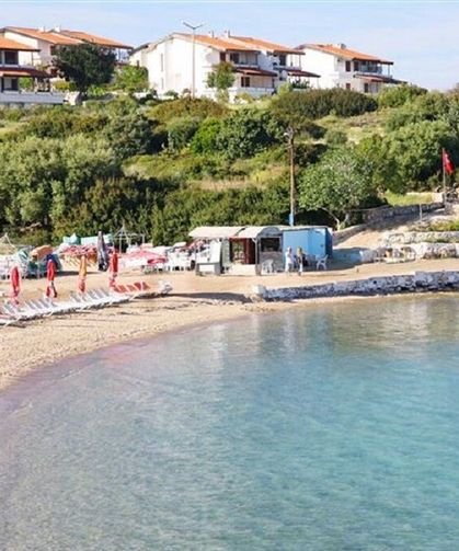 Ulaşımı kolay, denizi eşsiz! İzmir’in en sakin plajlarından biri: Sabah denizi cam gibi oluyor