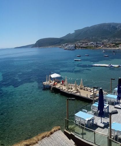Eylül güneşi bu küçük sahile başka vuruyor! İzmir’de son deniz için sakin ve uygun fiyatlı bir adres