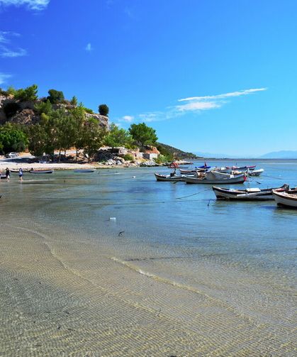Şezlong, duş, deniz... Üstelik girişi de ücretsiz! Mavi bayraklı ve sığ deniziyle ailelerin vazgeçilmezi!