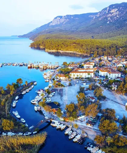 Bir yanında nehir bir yanında deniz! Masmavi koylar ve yemyeşil ormanlar: Ege'nin bu sakin yerine giden geri dönemiyor