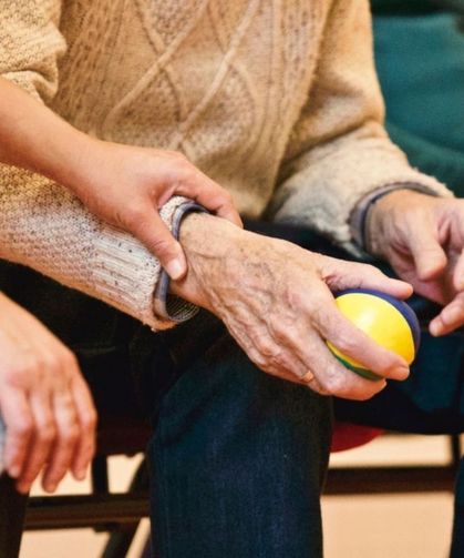 Alzheimer bakımında kritik uyarı: Sadece unutkanlığa odaklanmayın