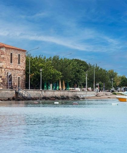 Ne Çeşme ne Alaçatı! İzmir'in gözden kaçan tatil adresi: Ilık ve şifalı havası, turkuaz deniziyle büyülüyor