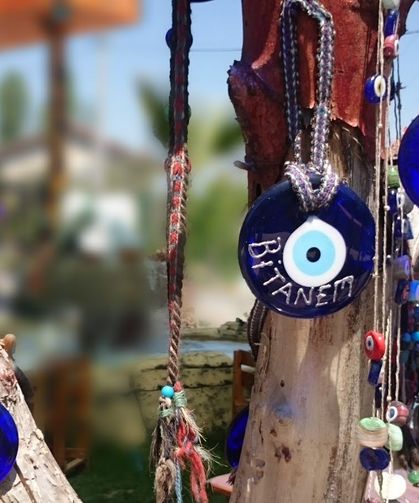 İzmir’de nazar değmesin diye bütün köyü boncuklarla donattılar! Ücretsiz gezilen sıra dışı köyü