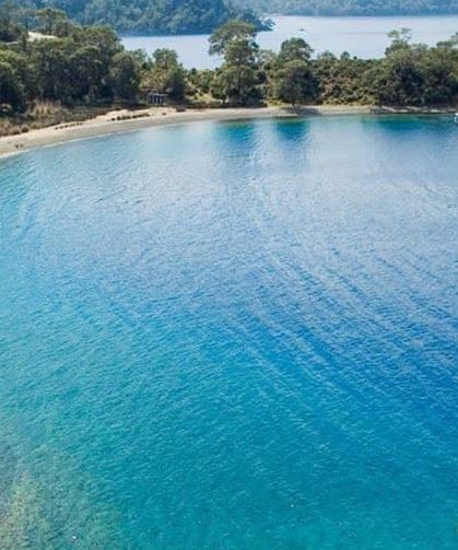 Cam gibi suyu ve sığ deniziyle görenleri kendine hayran bırakıyor! Tatilcilerin yeni favorisi, kampçıların en gözde yeri
