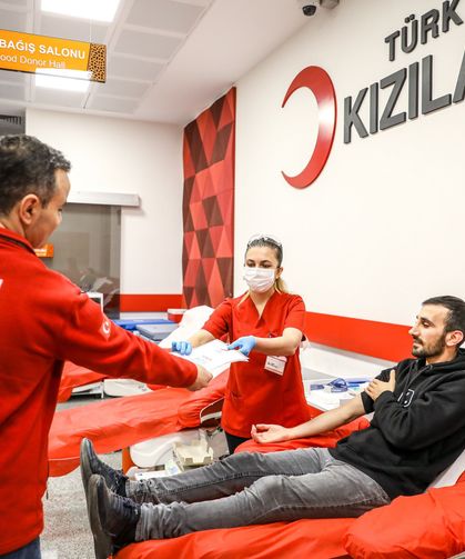 Gençler kan bağışında ilk sırada yer aldı! Kızılay’ın kan bağışı rakamları açıklandı