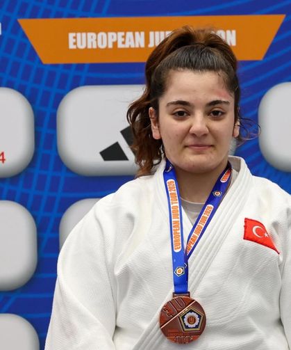 İzmirli sporcu Almanya’dan madalya ile döndü! Sema Mete kimdir?
