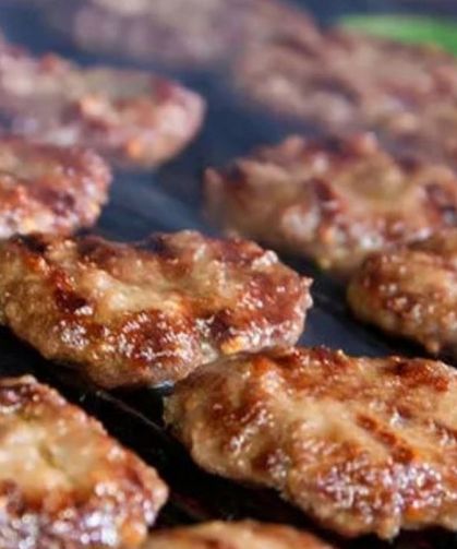 Köfte harcına bunu ekleyen usta lezzeti garantiliyor! Sakın böyle pişirmeyin: Köfteyi sert yapan hata buymuş