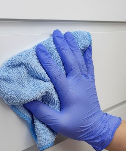 Mavi mikrofiber bezlerin görevi şaşırttı! Evde en sık kullanılan alanlarda meğer bu işe yarıyormuş