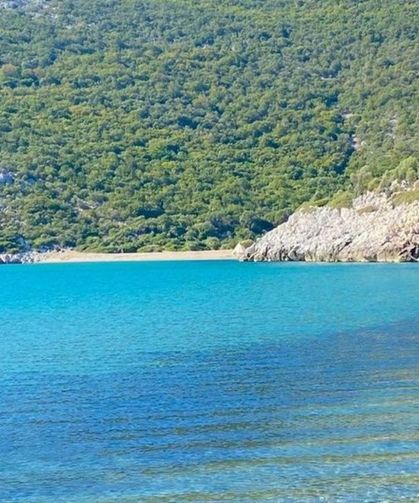İzmir’de şehirden uzak huzurun yeni adresi: Turkuaz deniziyle büyülüyor hem de ücretsiz kamp severler buraya akın ediyor