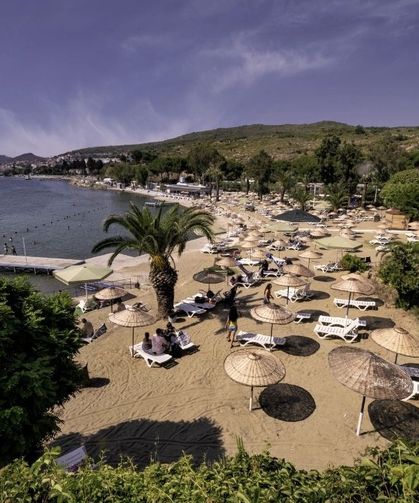 İzmir'de çocuklu aileler için güvenli tatil adresi: Ulaşımı çok kolay, hem ekonomik hem de mavi bayraklı!