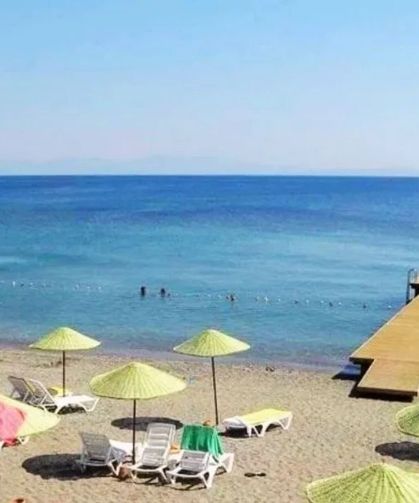 İzmir’e sadece 50 kilometre uzaklıkta! Tatil köyü değil adeta küçük bir tatil şehri: Kum, deniz ve eğlence bir arada