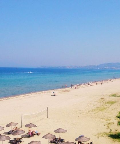 İzmir’e sadece 1 saat uzaklıkta! Kum plajı, Mavi Bayraklı sahili ve ücretsiz imkanlarıyla tatilin yeni rotası