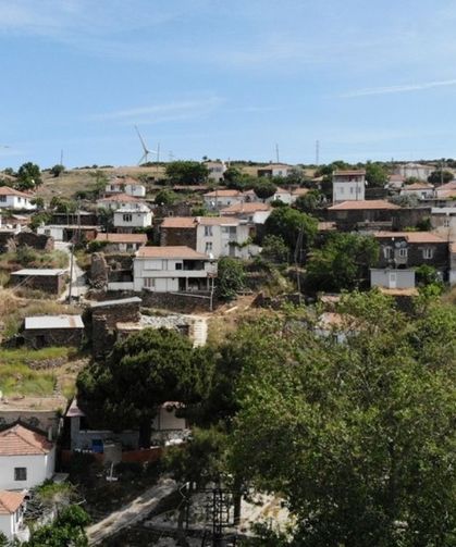 Karaburun'un tek dağ köyü: 600 yıllık hikayesiyle büyülüyor! Huzur arayanların adresi bu köy oldu