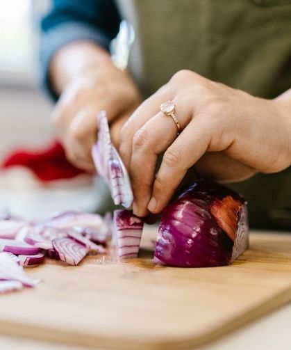 Pazarda kuru soğan alırken ilk buna bakın! Çoğu kişi bu detayı bilmiyor, en tazesi saniyeler içinde anlaşılıyor