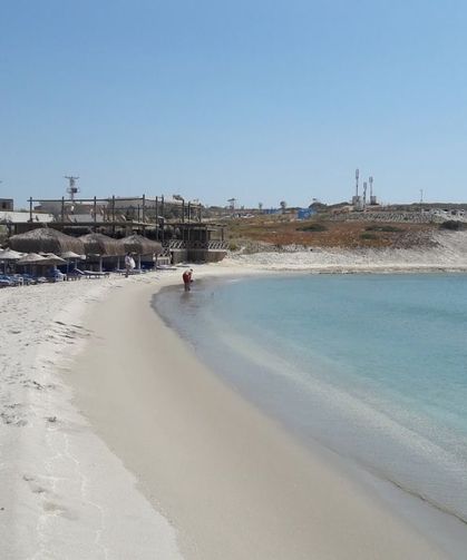 Çeşme'de ince kumlu sahili, sığ ve turkuaz deniziyle ücretsiz deniz keyfi! Çocuklu ailelerin en çok terrcih ettiği plaj