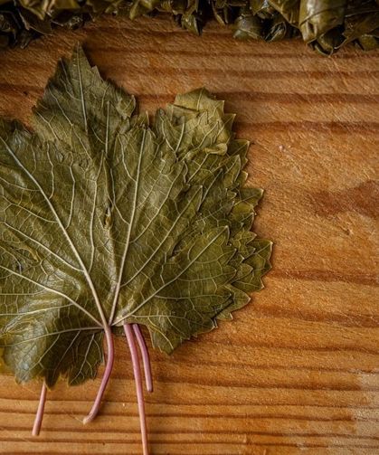 Yıllardır yanlış yaprakla sarma yapıyor olabilirsiniz! Almadan önce mutlaka buna bakın: Lezzeti ikiye katlayacak o detay