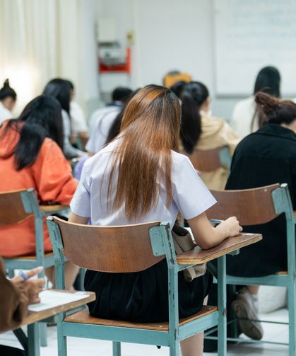 Gaziemir’de ücretsiz eğitim meyvesini verdi! Öğrencilerinin yüzde 83’ü istediği liseye yerleşti