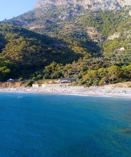 Dağların arasına gizlenmiş bir cennet! Fethiye’deki bu koy tropik tatilin adresi