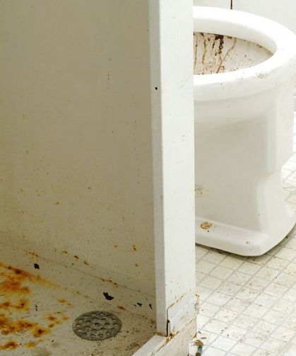 Tuvaletteki sarı lekeler bir türlü geçmiyor mu? Kimyasal ürünleri karıştırmaya son! Bu doğal yöntemlerle tertemiz olacak