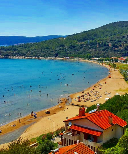 İzmir’de sakin deniz isteyenler buraya! Tabanı tamamen ince kum, suyu tertemiz, havası mis: Burası ailelerin gözdesi