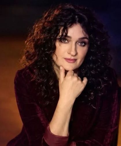 Anjelika Akbar’dan özel Konser! Binlerce mumun ışığında piyano resitali