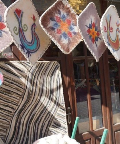 İzmir’de dört kuşaklık keçe geleneği! Üniversiteyi bitirdi, dede mesleğine döndü!