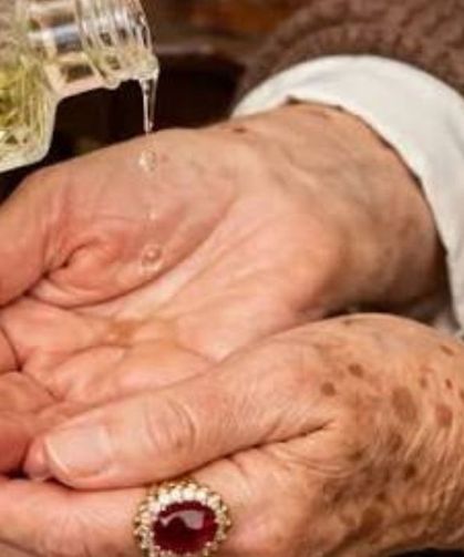 Misafire kolonya neden ikram edilir? Yıllardır süren geleneğin ardındaki anlam şaşırtıyor