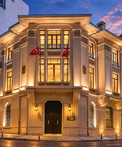 Dışarıdan banka sanılıyor, içeride 100’den fazla sanat eseri saklanıyor! Üstelik İzmir merkezde ve giriş de ücretsiz