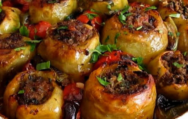 Bu dolma bildiğiniz tüm tarifleri unutturacak! Ne biber,ne de kabak: Bu yemek parmak yedirten cinsten