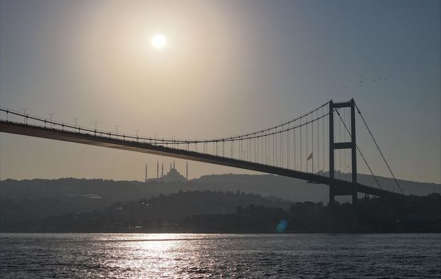 İstanbul Boğazı pus altında! Hava kirliliği etkili oldu: Azot dioksit dikkat çekti
