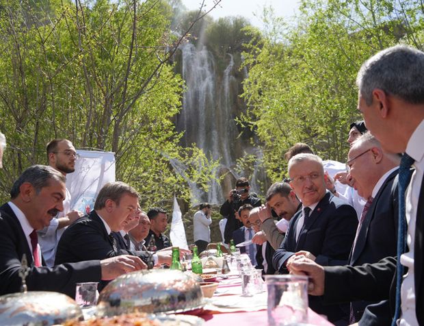 Girlevik Şelalesi'nde Erzincan'ın yöresel lezzetler tanıtıldı