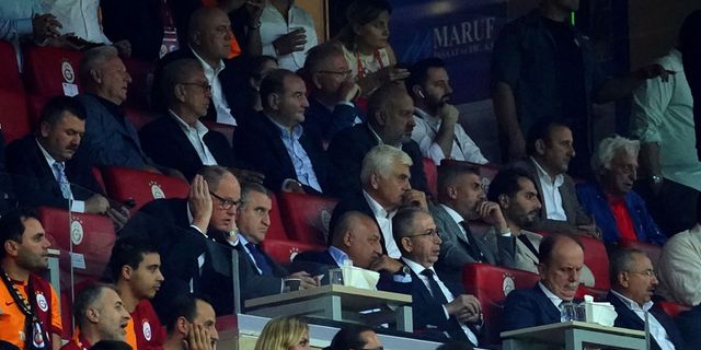 Bakan Bak, Galatasaray - Kopenhag maçını stattan izledi